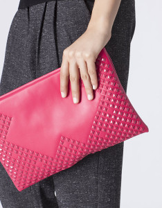 Bolsa tipo envelope com tachas esmaltadas - Blanco: 12,99€ (17,99€)
