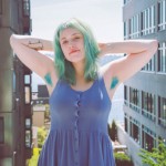 Cabelo verde e axila verde …