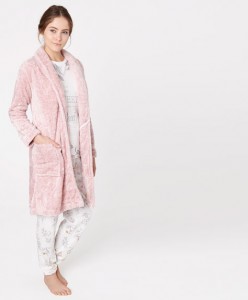 Robe polar - Oysho: 19,99€
